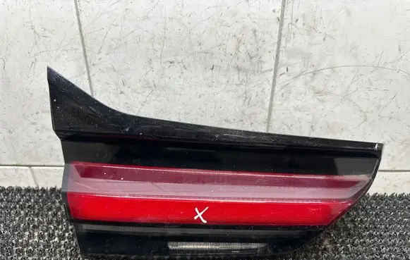 Tailgate rear/tail lights