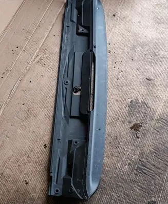 Tailgate/trunk spoiler