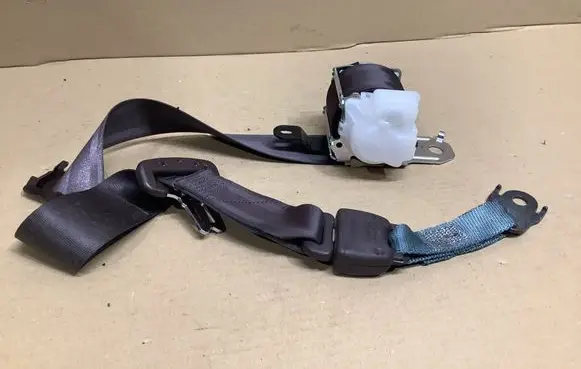 Lexus ES VII XZ10 Middle seatbelt (rear) 7J5670 G068302