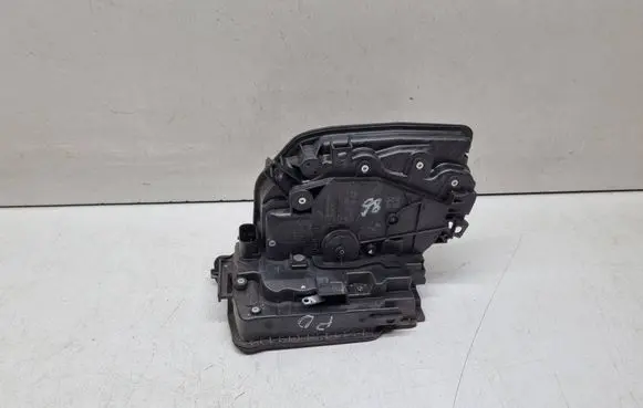 BMW 2 F46 Front door lock 7281936