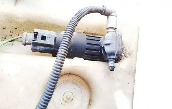Skoda Yeti (5L) Windscreen/windshield washer pump 1k6955651 511-014342
