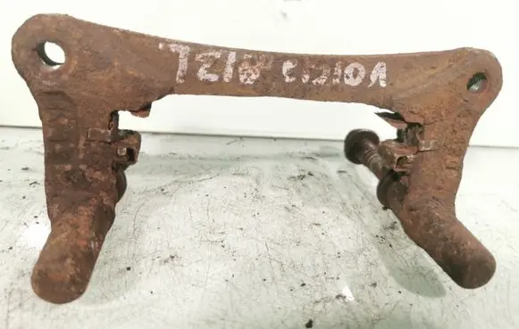 Chrysler Voyager Brake caliper pad carrier rear 