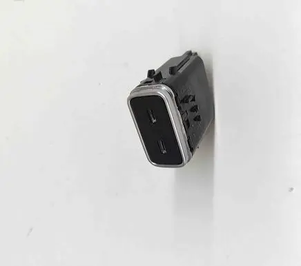 Mercedes-Benz GLE W167 USB socket connector A1678205402