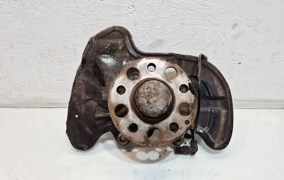 Mercedes-Benz C W204 Front wheel hub A2044202544