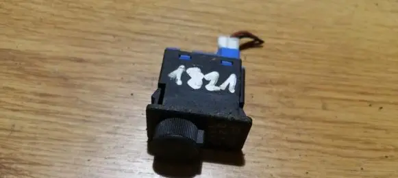 Nissan Primera Headlight level height control switch