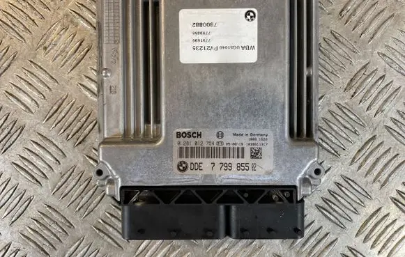 BMW 1 E81 E87 Engine control unit/module 7799855 1039S11317 0281012754
