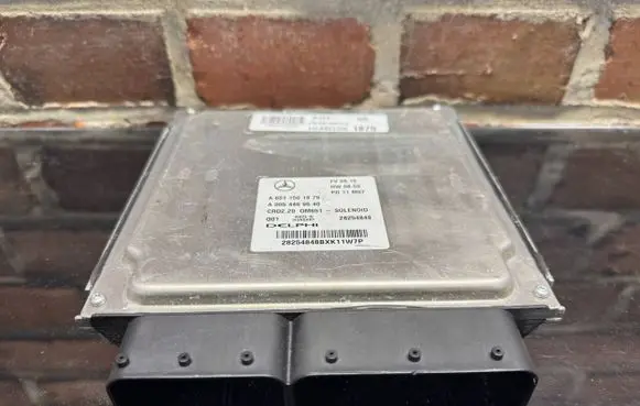 Mercedes-Benz Vito Viano W639 Engine control unit/module A6511501879 28254848 A0054469640