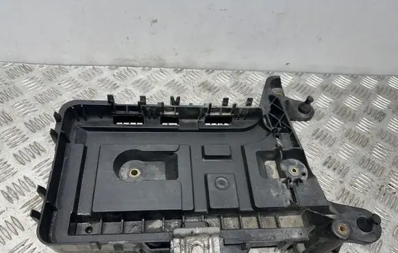 Battery tray