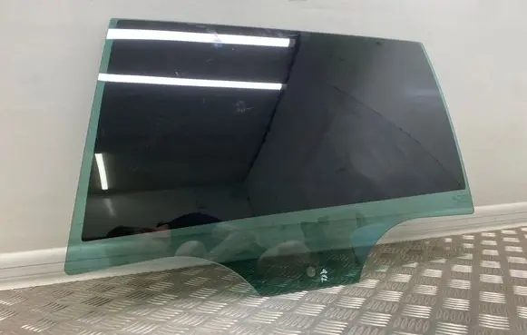 Skoda Kodiaq Rear door window glass 565845205A
