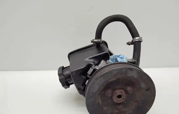 Mercedes-Benz Vito Viano W639 Power steering pump A6042360010H