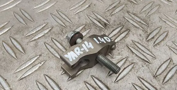 Toyota Yaris Fuel Injector clamp holder 