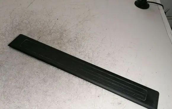 Mercedes-Benz GL X164 Front sill trim cover A1646800335