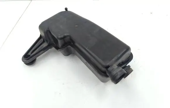 Volkswagen Jetta VI Intake resonator 04E131111A