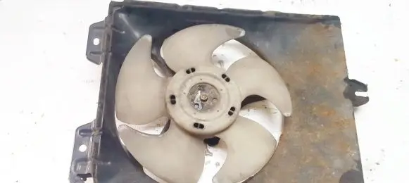 Radiator cooling fan shroud