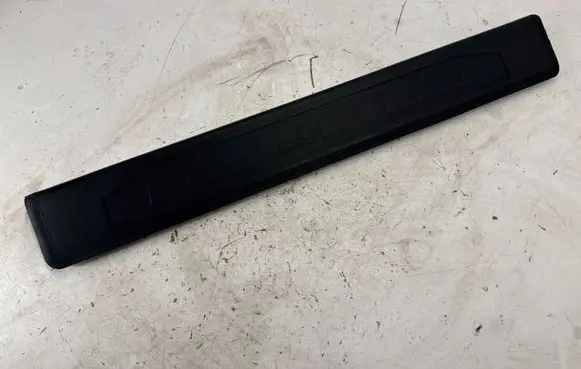 Chevrolet Camaro Front sill trim cover 84124303 23161316 84231574
