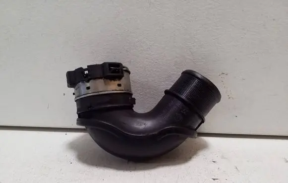 Chevrolet Orlando Intercooler pipe mounting bracket 95939956