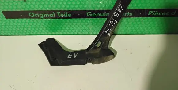 Audi A7 S7 4G Front bumper mounting bracket 4G8807084