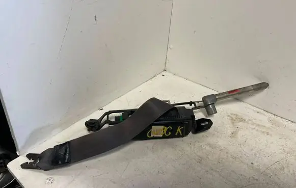Volvo V70 Front seatbelt 8626244
