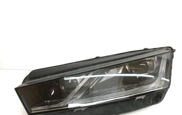 Skoda Octavia Mk4 Headlight/headlamp 5E4941015A 030111823300 LE18A6419