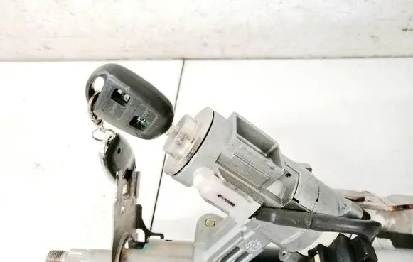 Toyota Corolla E120 E130 Ignition lock 45020024