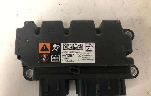 Opel Insignia A Airbag control unit/module 13591287