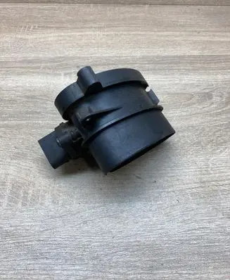 BMW 5 E39 Mass air flow meter 7787076 0928400468
