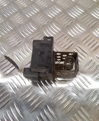 Peugeot 5008 Coolant fan relay 9658508980 8241005