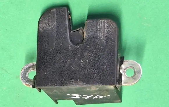 Volkswagen Golf V Tailgate lock latch 1K6827505E