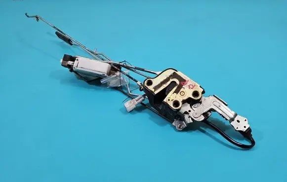 Opel Monterey Front door lock 8971283211 IMPRK1462417