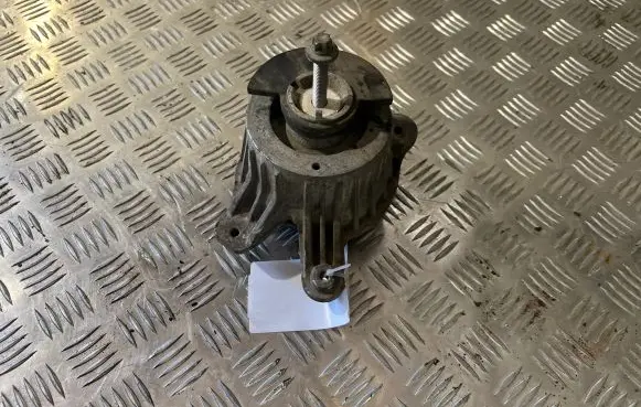 Mercedes-Benz C W205 Engine mount bracket A2052406617