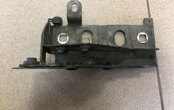 Land Rover Range Rover Sport L320 Fender mounting bracket 