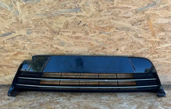 Toyota Verso Front bumper lower grill 531120F070