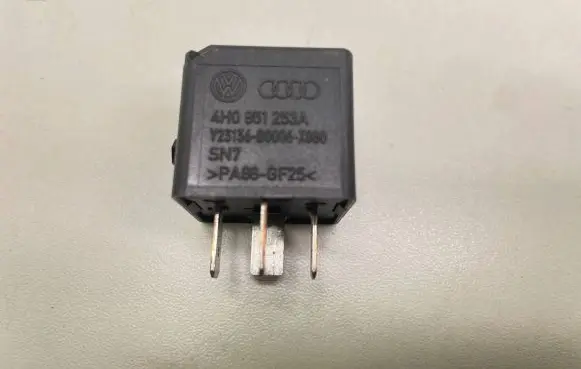 Volkswagen Touareg I Other relay 4H0951253A V23136B0006X080