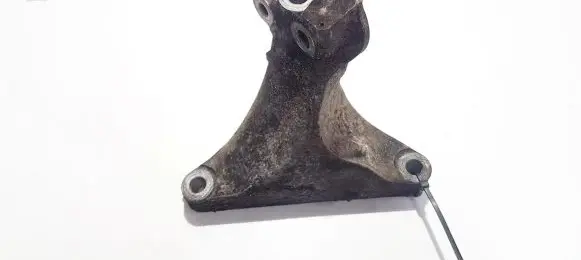 Subaru Outback Engine mounting bracket