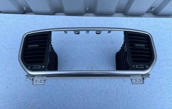 KIA Sportage Dash center air vent grill 84740F1Ab0sa1