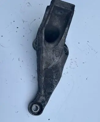 Audi A4 S4 B7 8E 8H Engine mounting bracket 8E0199307S