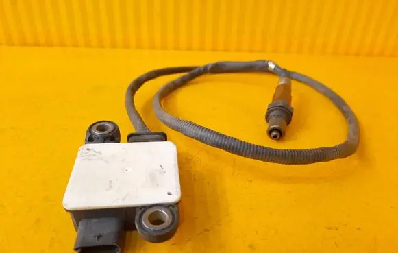 Mercedes-Benz GL X166 Lambda probe sensor A0009053304