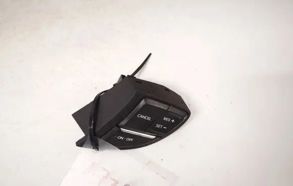 Steering wheel buttons/switches