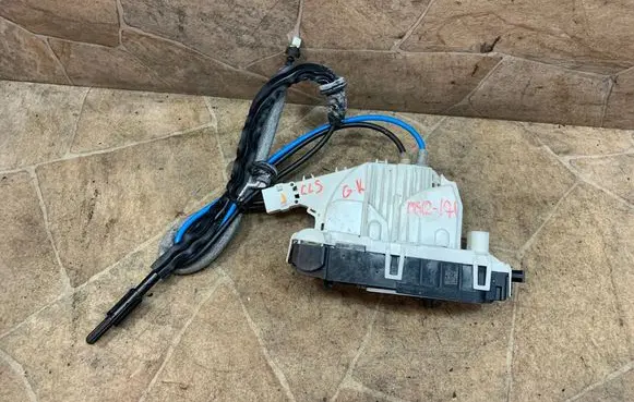 Mercedes-Benz CLS C218 X218 Rear door lock A2047302135