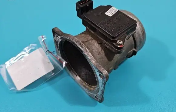 Seat Alhambra (Mk1) Mass air flow meter 037906461B IMPRK1395870