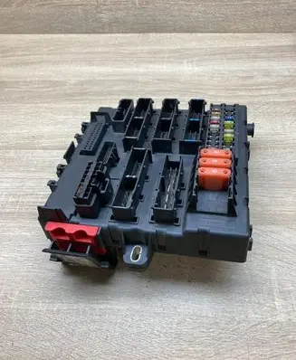 Opel Vectra C Fuse module 13112914