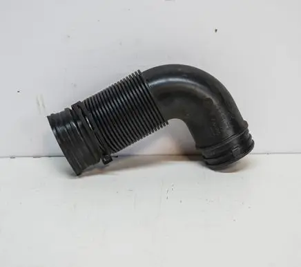 Audi Q3 8U Air intake hose/pipe 8U0129618C