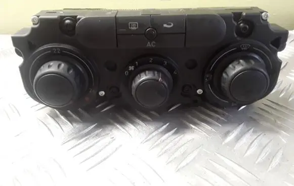Volkswagen Touran I Climate control unit 1T2820045B 5HB00932126