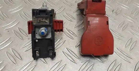 Toyota Yaris Battery relay fuse 7173200550