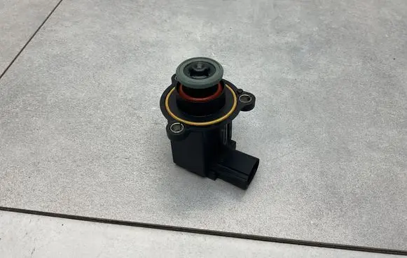 Volkswagen Golf VI Turbine electric control actuator 06F145710G
