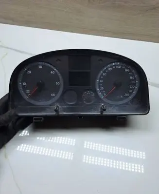 Volkswagen Caddy Speedometer (instrument cluster) V0021000 2K0920841C VWZ7Z0E1519620