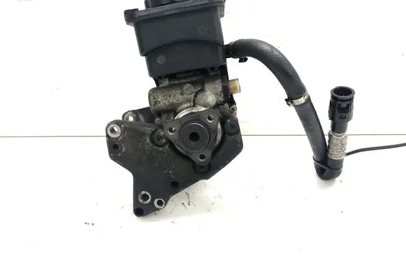 BMW 5 E60 E61 Power steering pump 7693974
