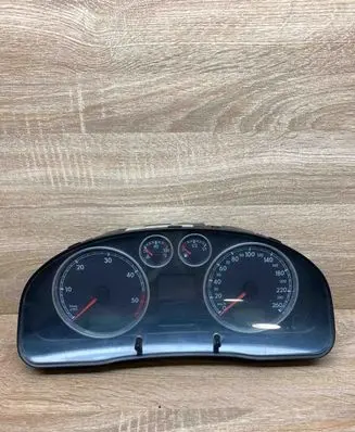 Volkswagen PASSAT B5.5 Speedometer (instrument cluster) 3B0920825A 110080052