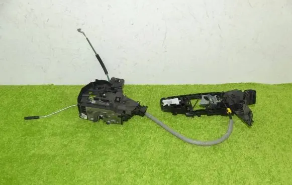 Mercedes-Benz S W222 Front door lock 2220063999 0997604500