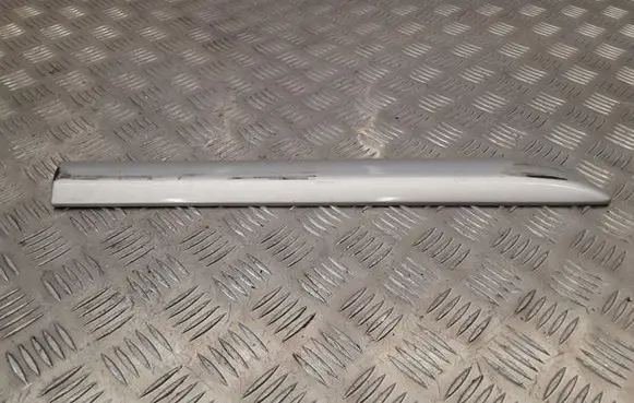 Rear fender molding trim
